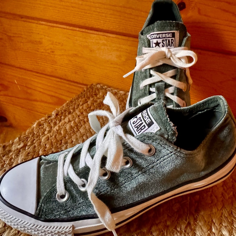 Converse Women's Sneakers in Green velvet and White Soles - Picture 3 of 9